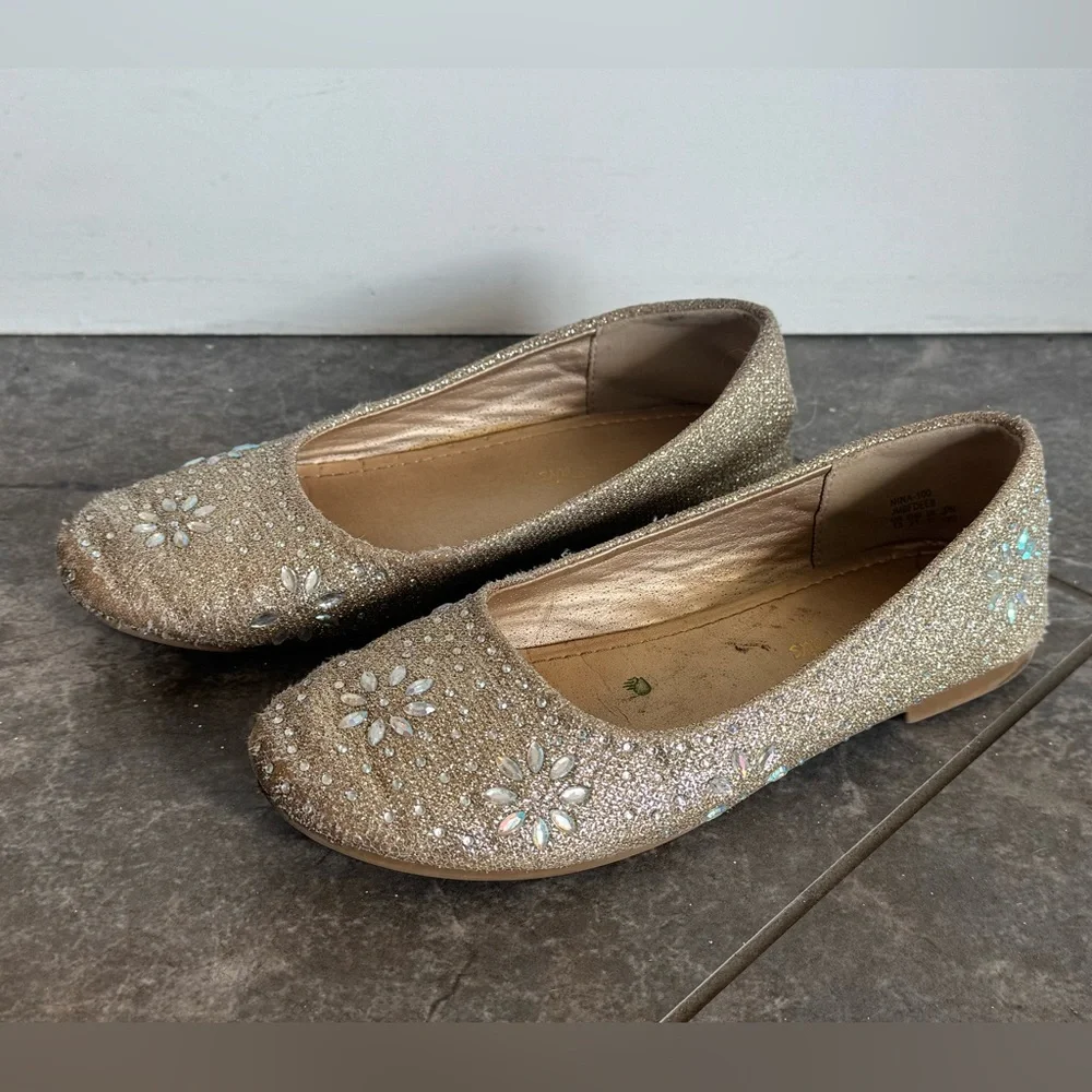 Youth Girls 13 Dream Pairs Gold Glitter Flats with Floral Embellishments